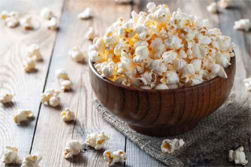 Gewürztes Popcorn für den perfekten Fernsehabend vorbereiten - Popcorn selbst gemacht- schnell und lecker | Suppenhandel